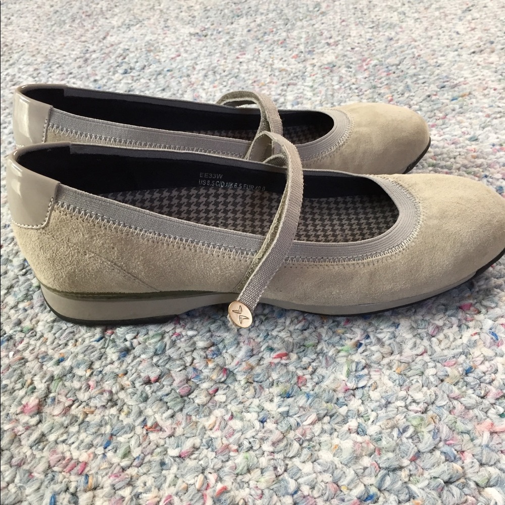 Very cute Aetrex Shoes